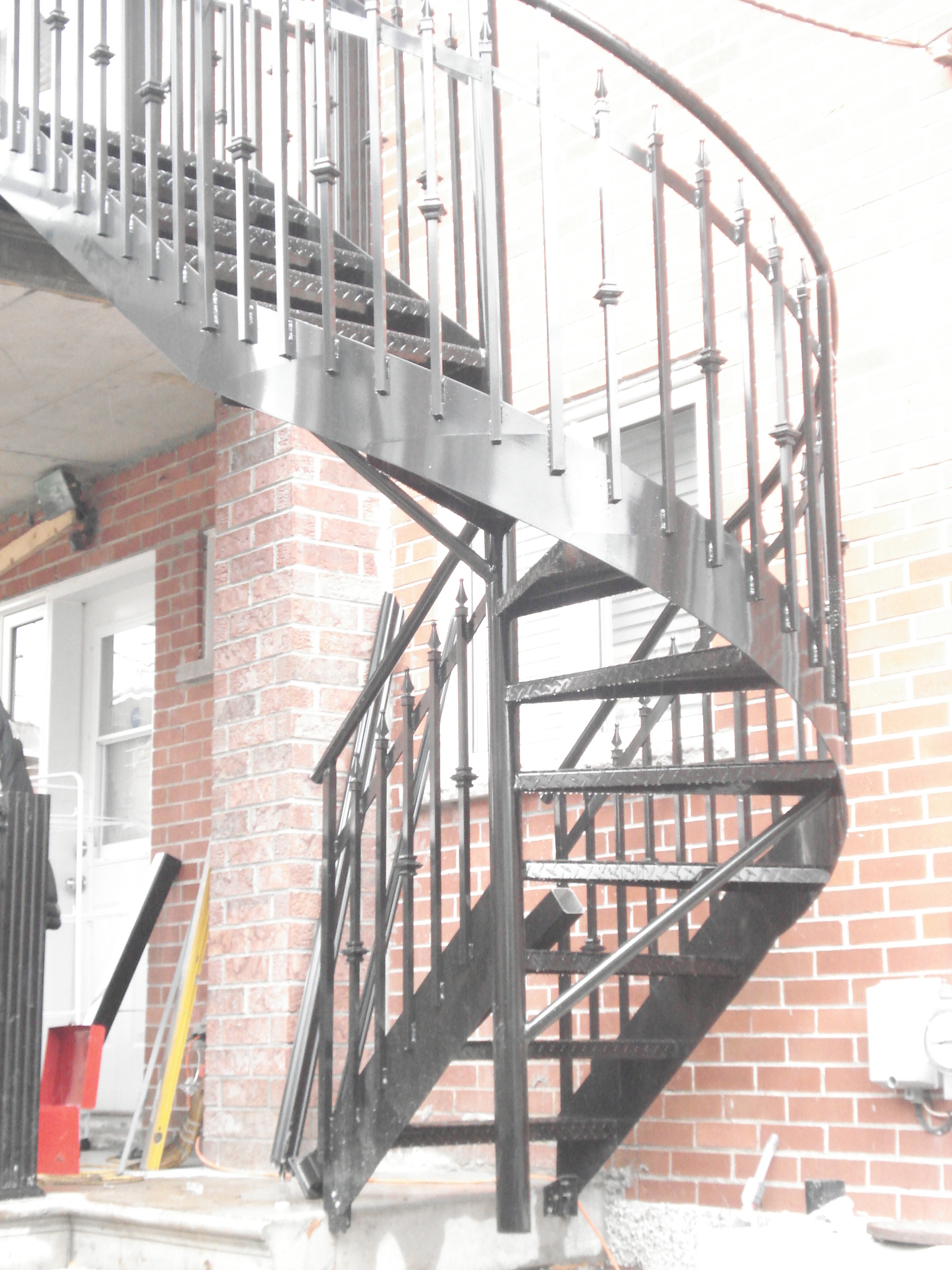 Normes et Code du Bâtiment (RBQ) pour Escaliers, Rampes et Balcons